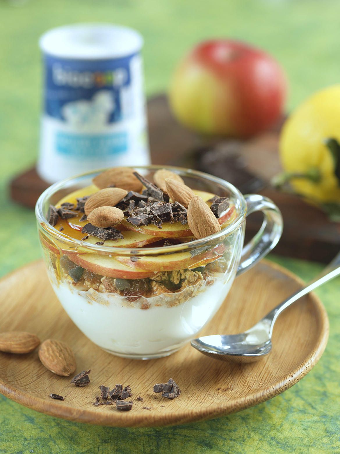 Verrine de yaourt au muesli et au miel